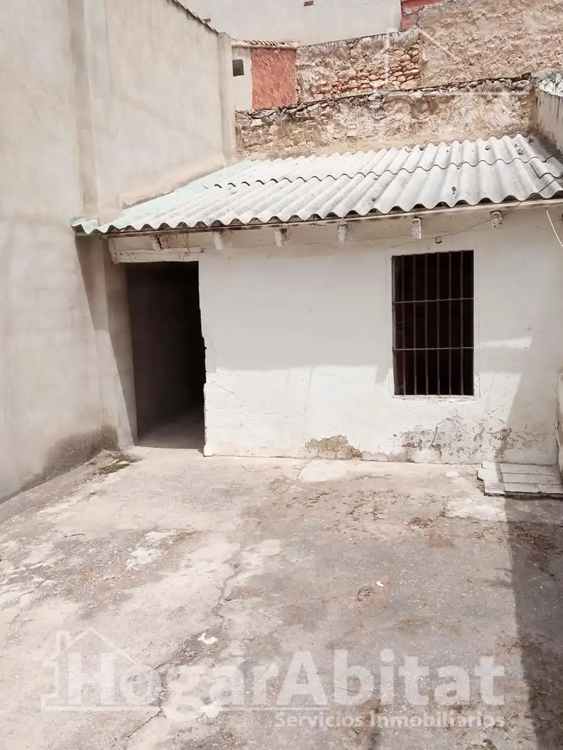 Vista exterior de Casa o xalet en venda en La Pobla de Vallbona amb Terrassa i Traster