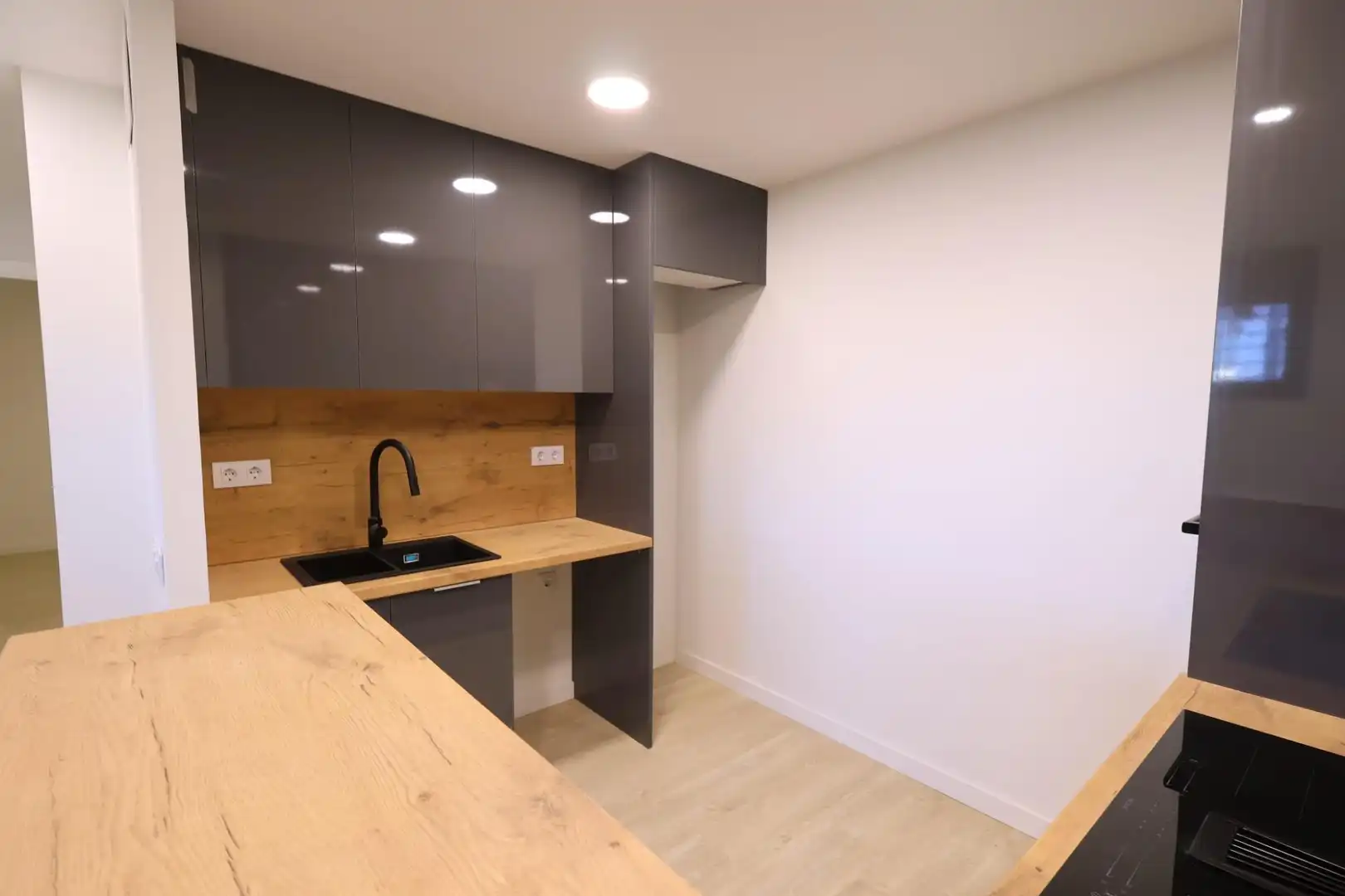 Kitchen of Ground floor for sale in Vilanova i la Geltrú  with Parquet flooring