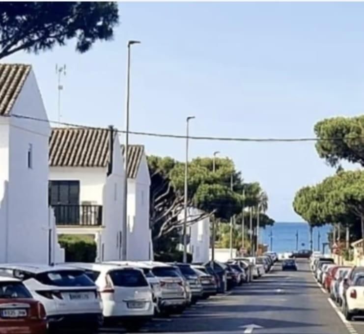 Exterior view of Single-family semi-detached for sale in Chiclana de la Frontera  with Heating and Terrace