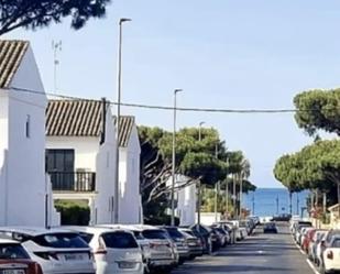 Vista exterior de Casa adosada en venda en Chiclana de la Frontera amb Calefacció i Terrassa