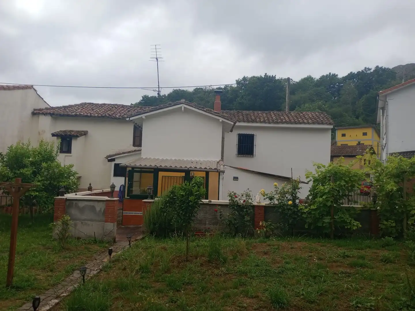 Vista exterior de Casa o chalet en venta en Parres con Calefacción y Jardín privado