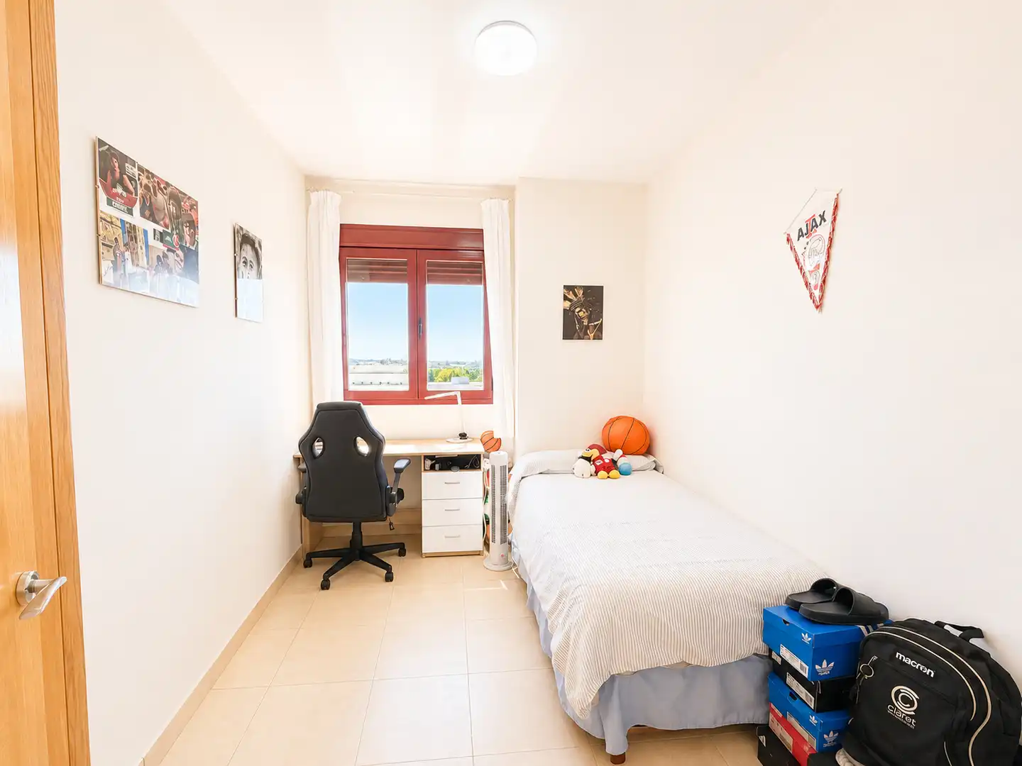 Bedroom of Flat for sale in Sevilla  with Air Conditioner and Community pool