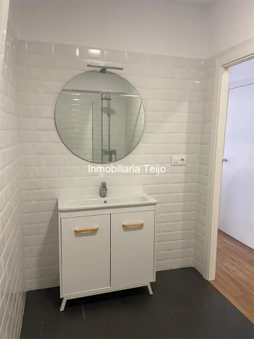 Bathroom of Flat for rent in Ferrol  with Heating, Furnished and Oven