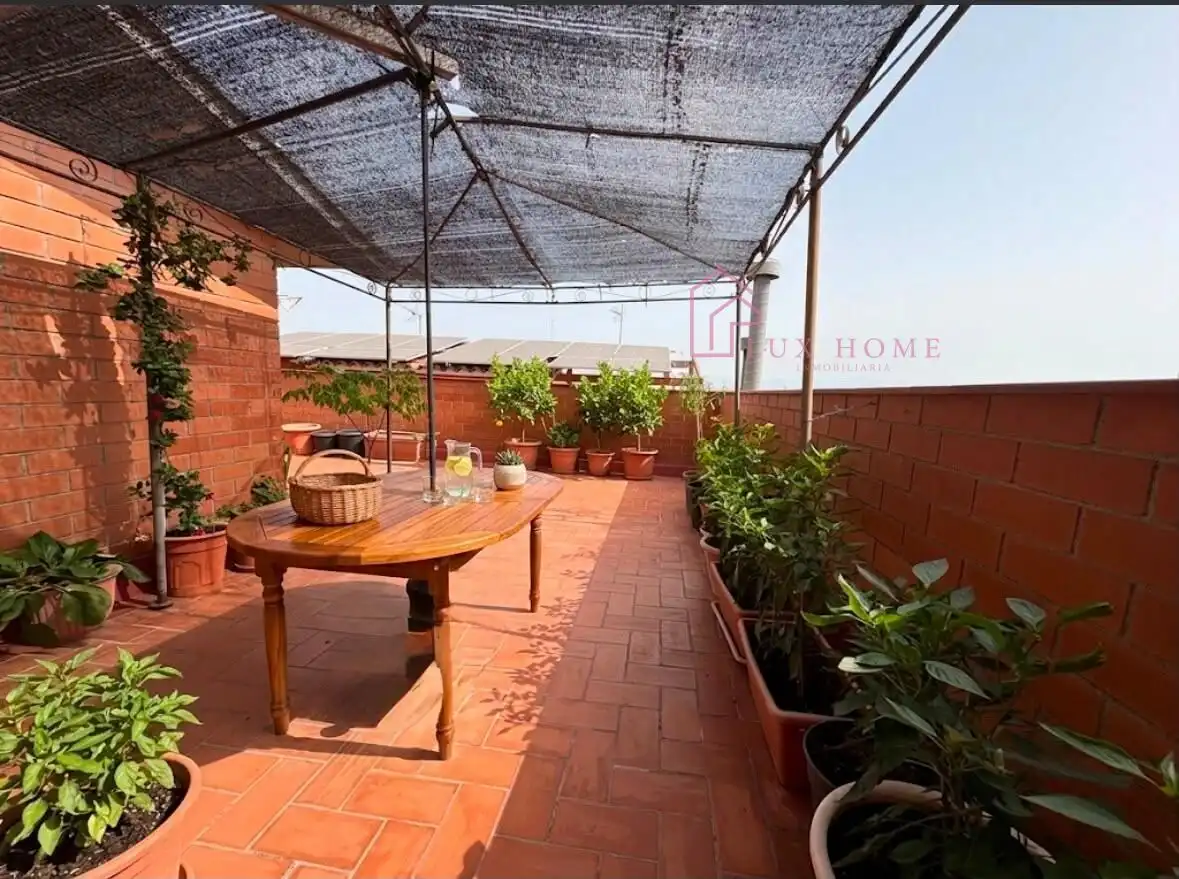 Casa con terraza en venta en Santa Perpètua de Mogoda