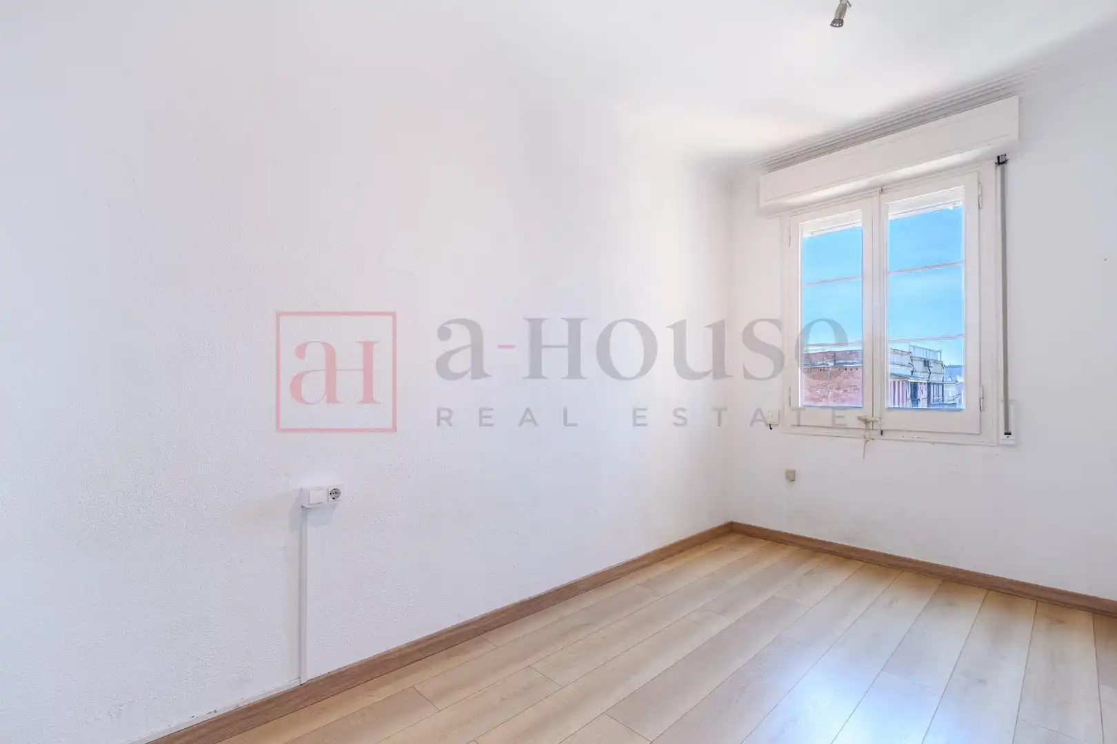 Schlafzimmer von Wohnung zum Verkauf in Barcelona mit Klimaanlage und Heizung