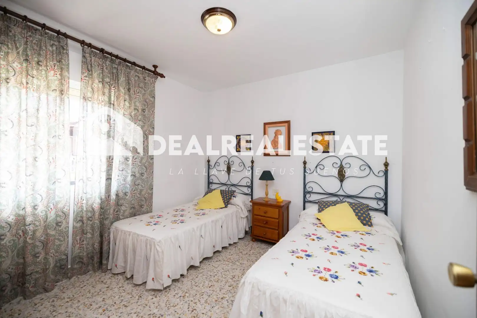 Dormitori de Casa o xalet en venda en Almonte amb Jardí privat, Terrassa i Moblat