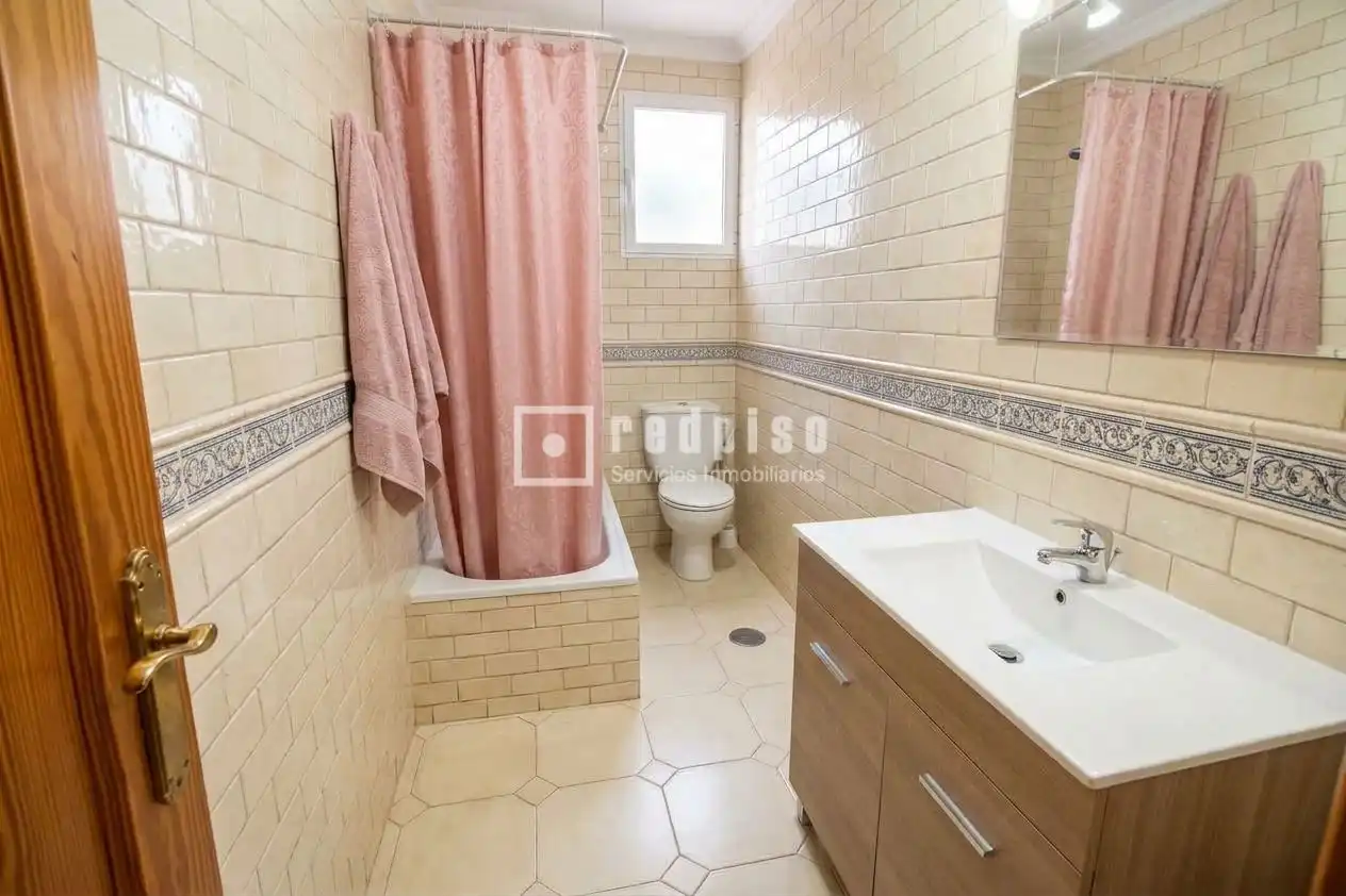 Bathroom of Flat for sale in Carretera de Cádiz