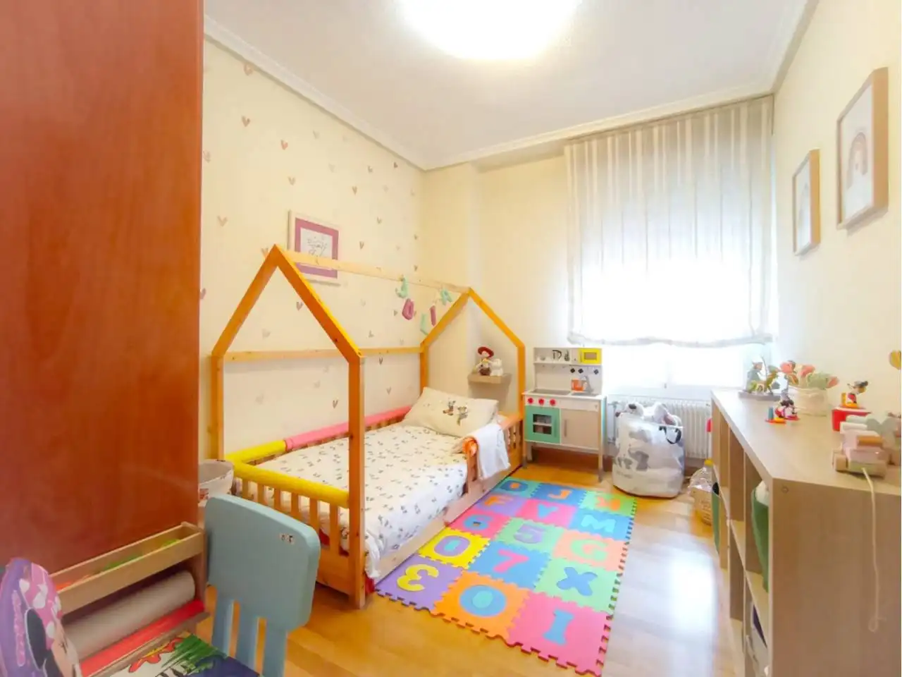 Dormitori de Apartament en venda en Burgos amb Calefacció, Parquet i Traster
