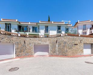 Vista exterior de Casa adosada en venda en Benalmádena amb Terrassa i Balcó