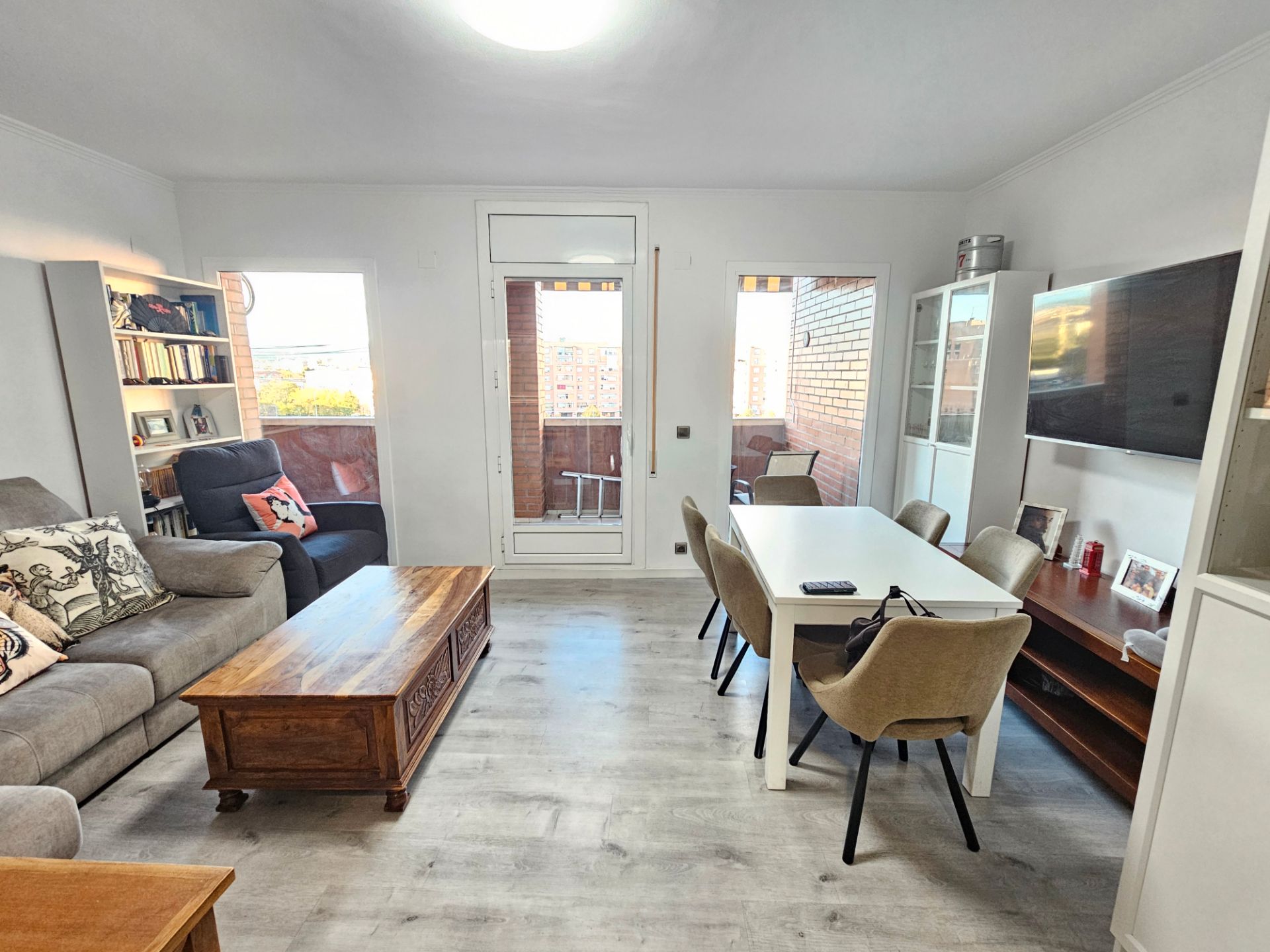 Vista exterior de Pis en venda en Sabadell amb Parquet, Terrassa i Forn