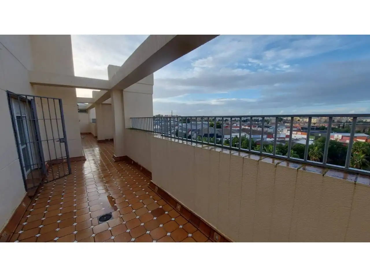 Exterior view of Attic for sale in Jerez de la Frontera  with Terrace, Storage room and Community pool