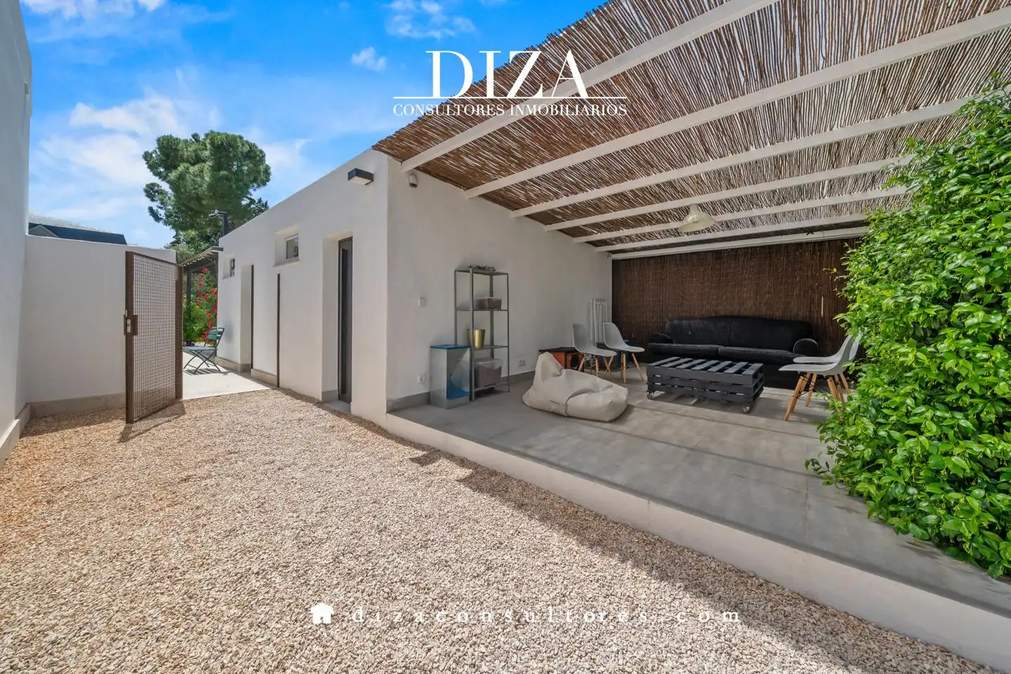 Vista exterior de Casa o xalet en venda en Pozuelo de Alarcón amb Aire condicionat, Calefacció i Jardí privat
