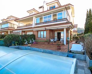 Vista exterior de Casa o xalet en venda en Miengo amb Calefacció, Parquet i Terrassa