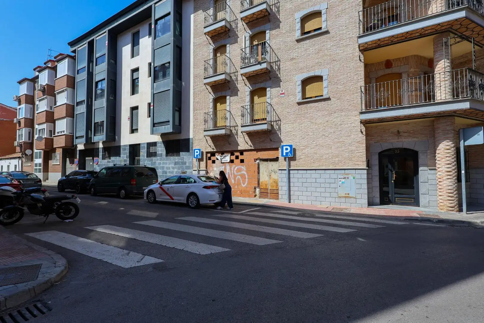 Aparcament de Casa adosada en venda en Leganés amb Calefacció, Jardí privat i Traster
