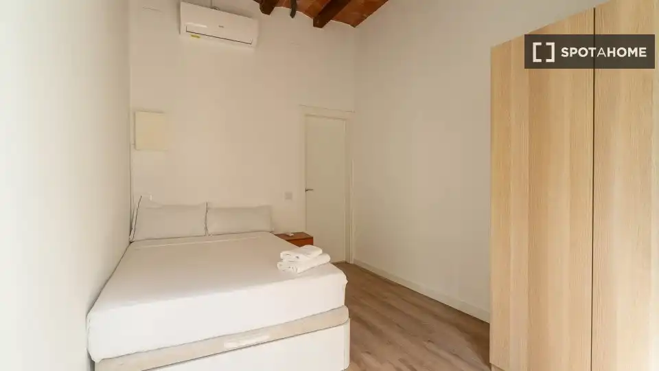 Bedroom of Flat for rent in Gràcia