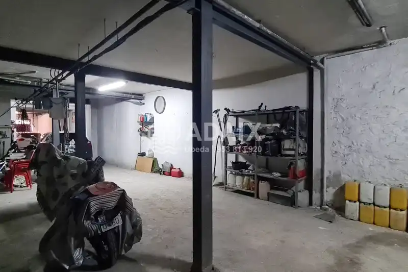 Casa o xalet en venda en Úbeda amb Aire condicionat, Traster i Balcó