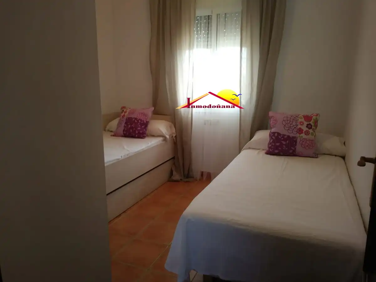 Dormitori de Casa adosada en venda en Almonte amb Terrassa, Traster i Moblat