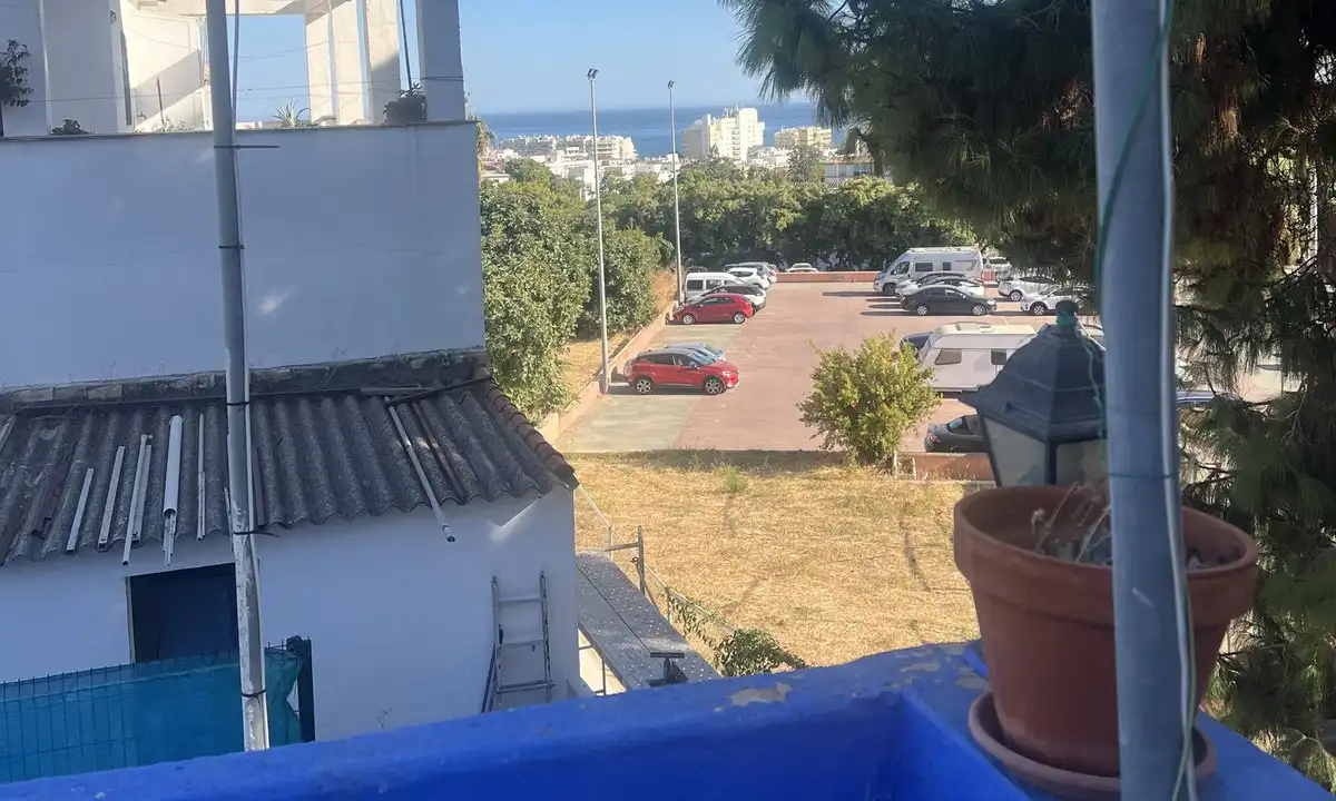 Vista exterior de Casa adosada en venda en Marbella amb Terrassa