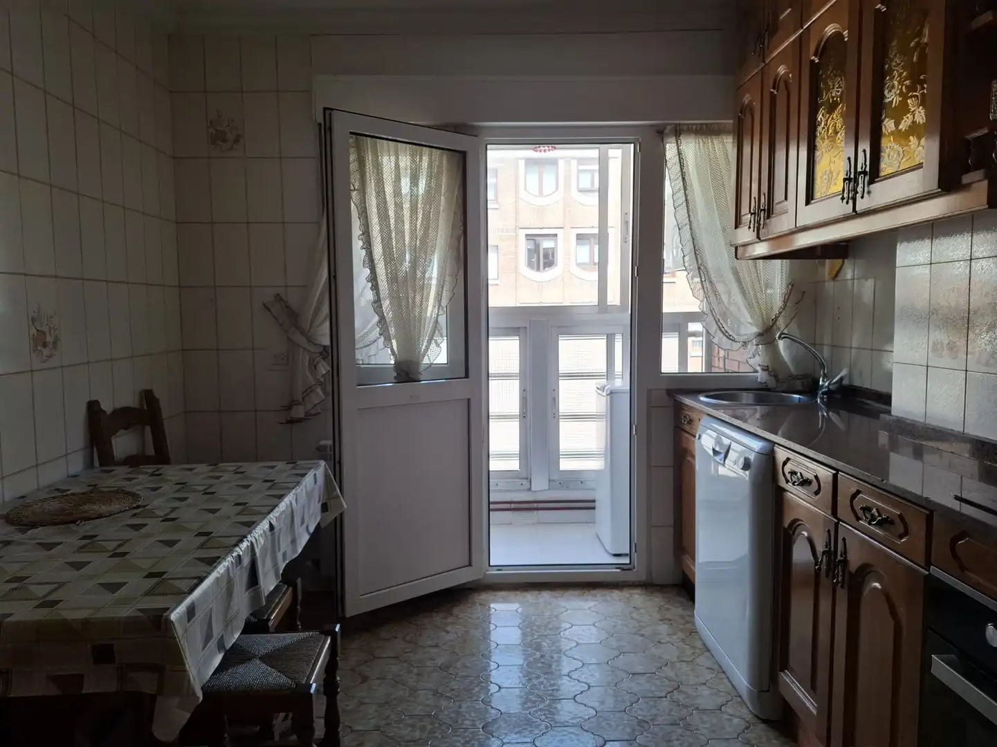 Cuina de Pis de lloguer en Gijón  amb Calefacció, Parquet i Terrassa