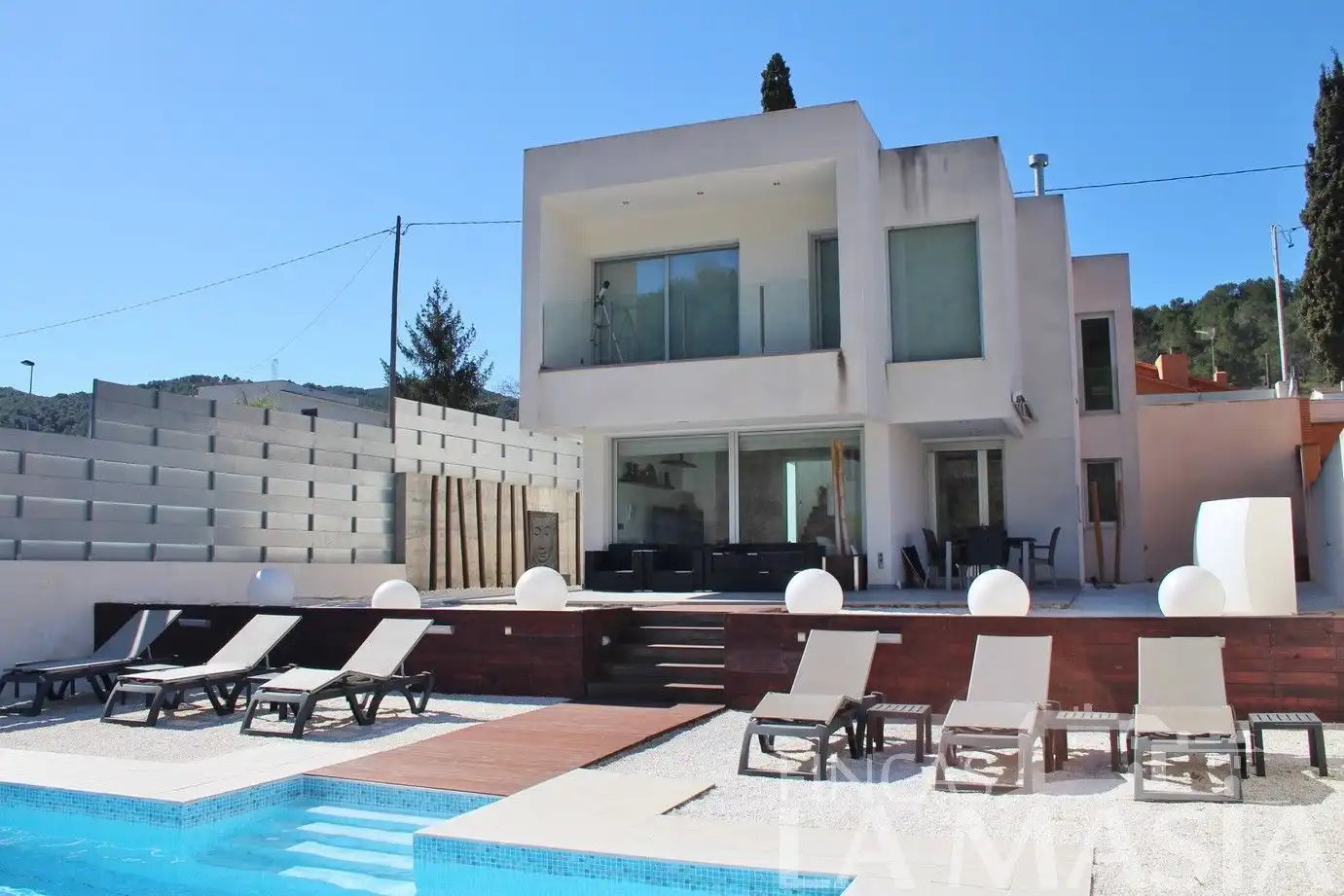 Vista exterior de Casa o xalet en venda en Canyelles amb Aire condicionat, Calefacció i Jardí privat