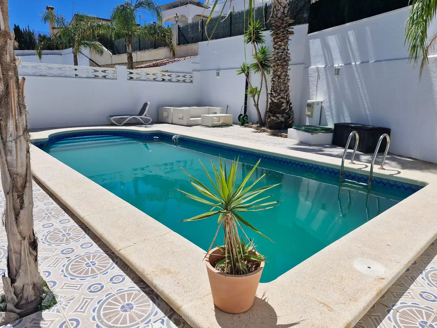 Piscina de Casa o xalet en venda en El Campello amb Aire condicionat, Jardí privat i Terrassa