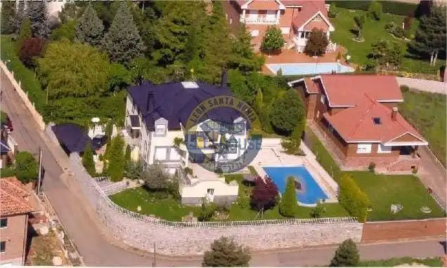 Vista exterior de Casa o chalet en venta en Valdefresno con Calefacción, Jardín privado y Parquet