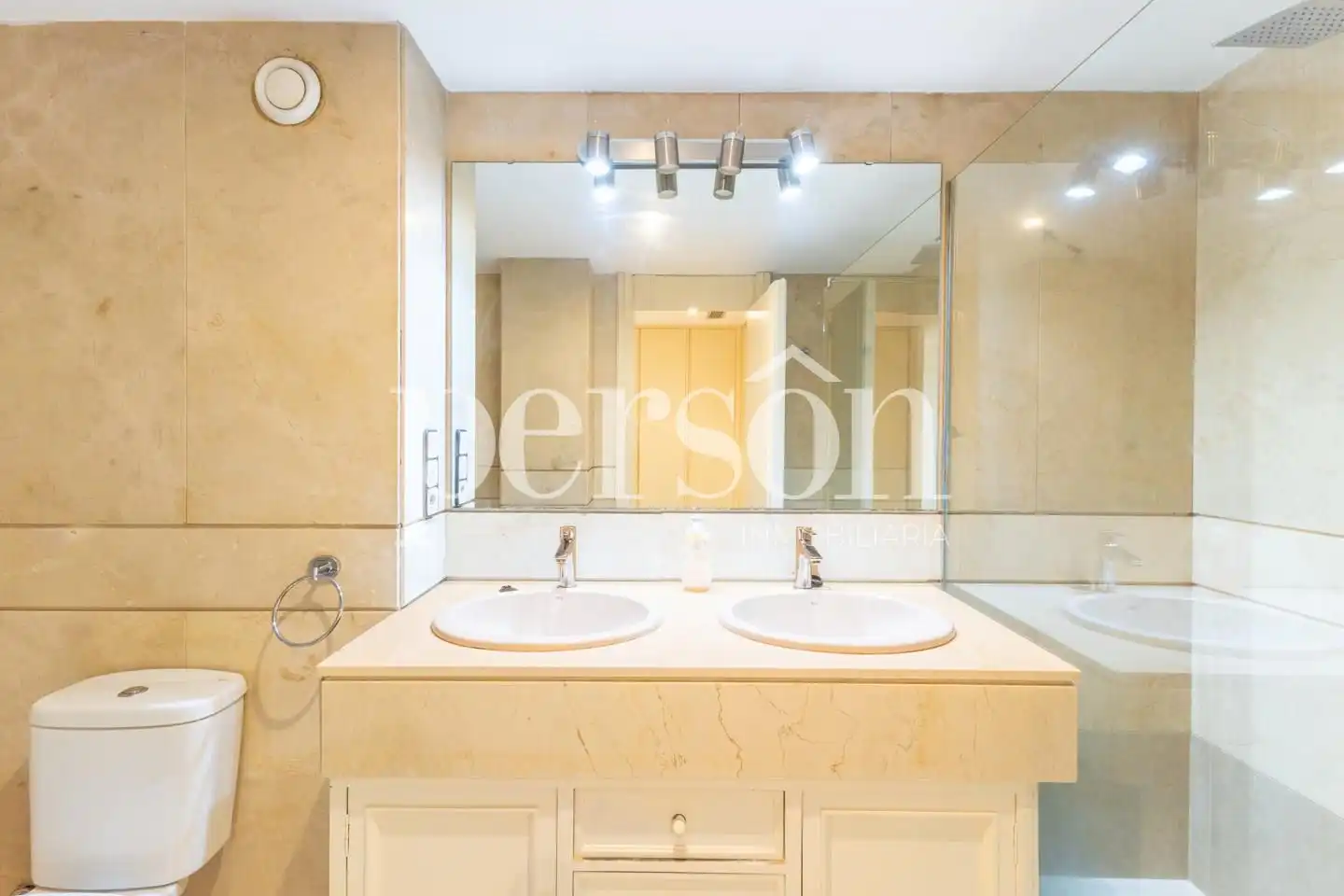 Bathroom of Flat for rent in El Pla del Real