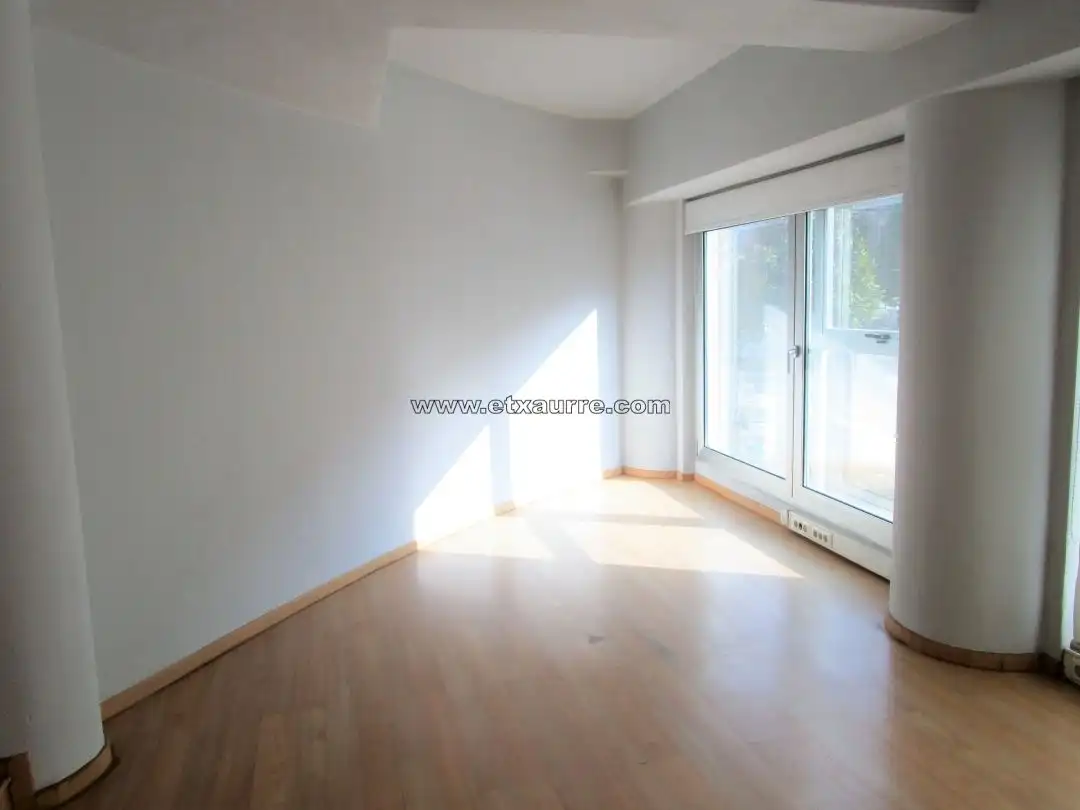Büro zum Verkauf in Laudio / Llodio