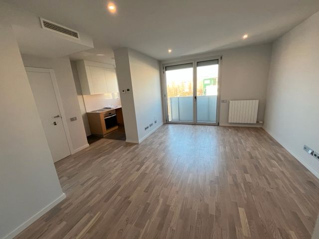 Bedroom of Flat to rent in Rubí  with Air Conditioner, Heating and Parquet flooring