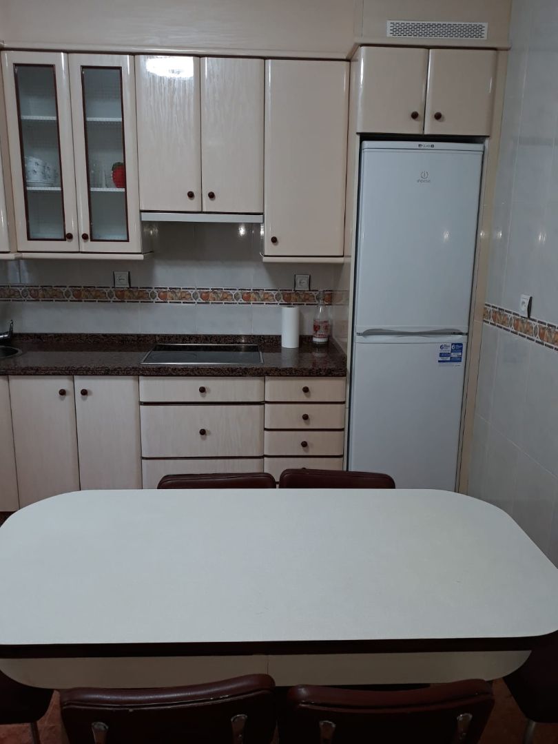 Cuina de Pis en venda en Gijón  amb Calefacció, Parquet i Traster