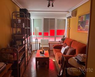 Living room of Flat for sale in  Madrid Capital