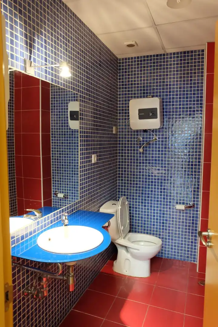 Badezimmer von Geschaftsraum zum Verkauf in Murcia mit Klimaanlage, Parkett und Möbliert