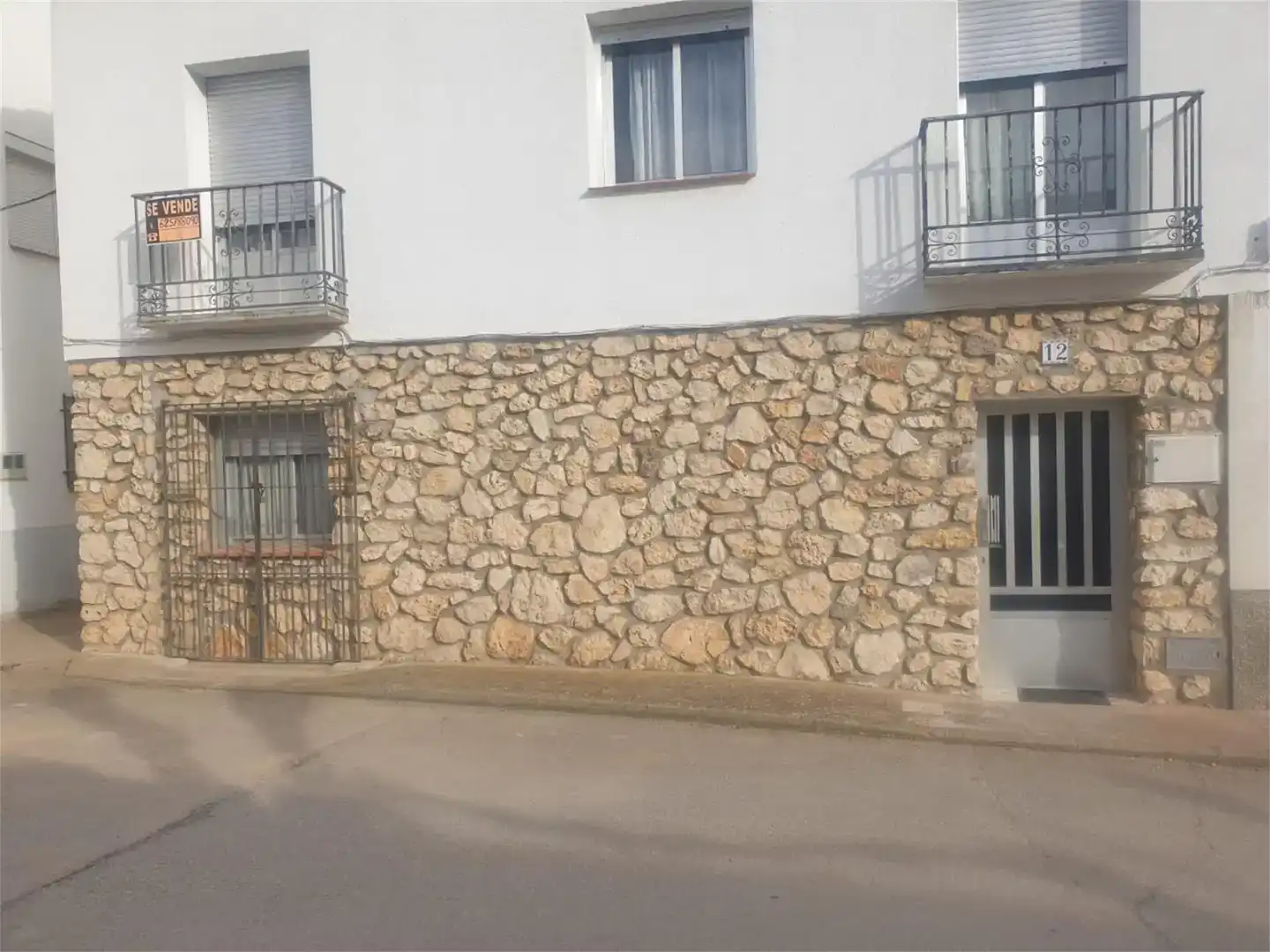 Vista exterior de Casa adosada en venta en Alcocer con Trastero, Amueblado y Balcón