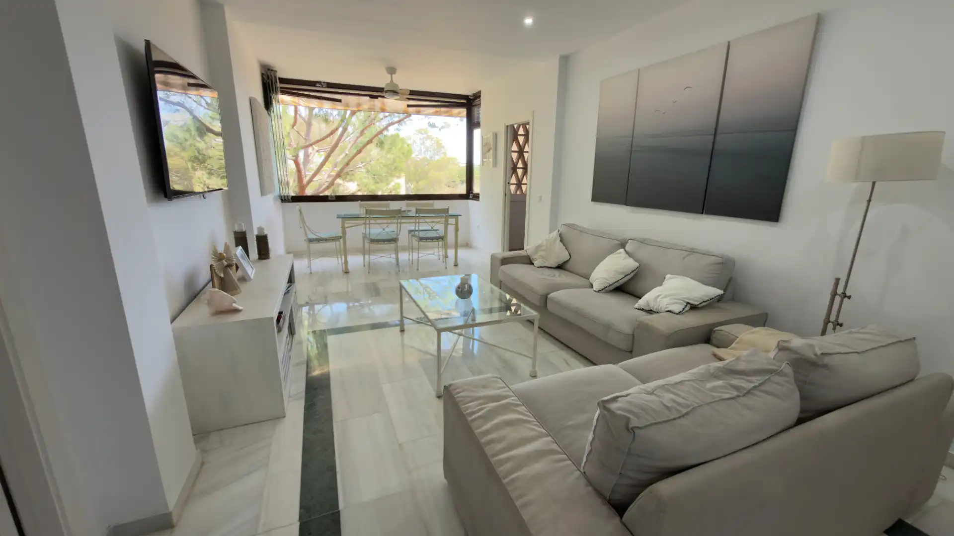 Living room of Flat for sale in Marbella  with Air Conditioner and Community pool