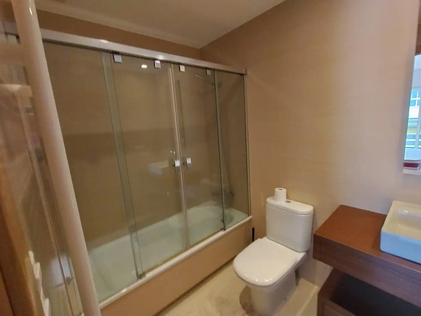 Bathroom of Flat for rent in Santiago de Compostela   with Heating, Storage room and Furnished