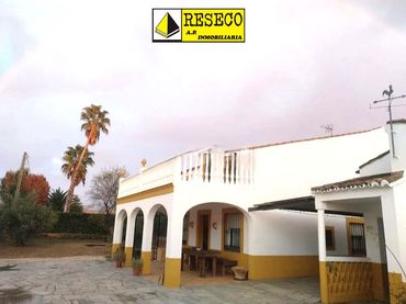 Casa rústica amb balcó en venda a Parque de la Constitución 5a