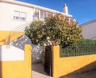 Vista exterior de Casa o xalet en venda en Arapiles amb Terrassa i Balcó