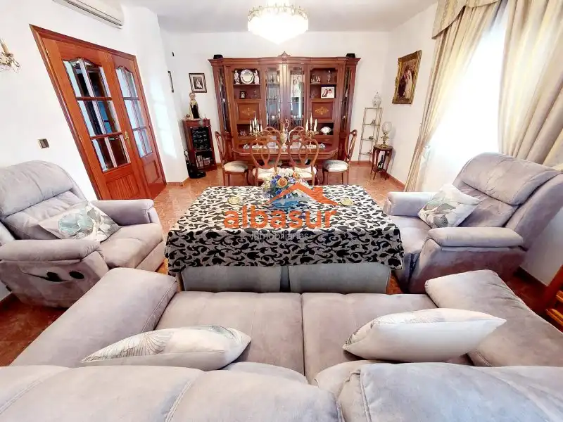 Menjador de Casa o xalet en venda en Córdoba amb Aire condicionat, Calefacció i Jardí privat
