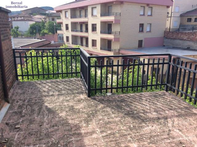 Casa-chalet en Venta en Avenida del Puente del Río Ebro en Baños de Ebro / Mañueta