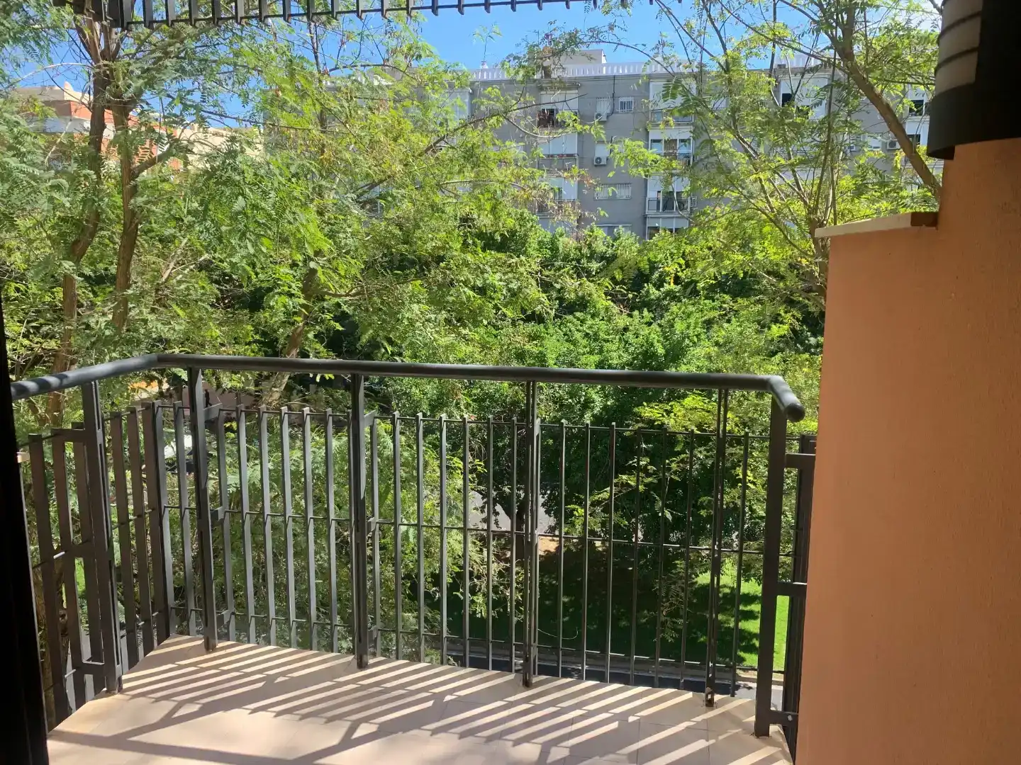 Terrasse von Wohnung zur Miete in  Sevilla Capital mit Klimaanlage, Schwimmbad und Balkon