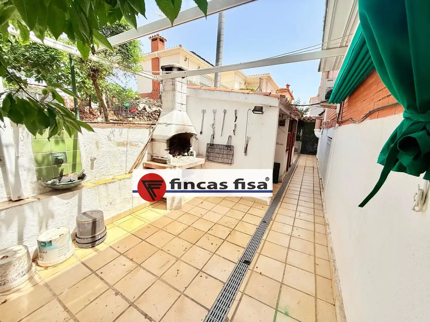 Vista exterior de Casa adosada en venda en Premià de Mar amb Aire condicionat, Calefacció i Jardí privat