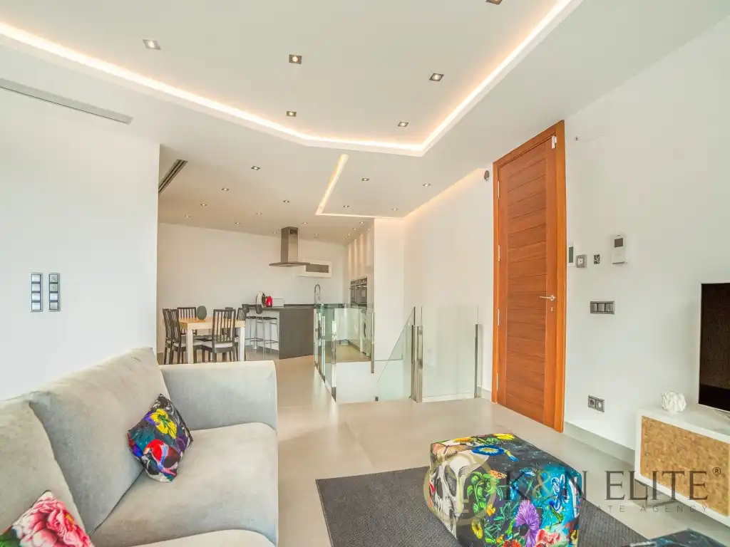 Sala de estar de Dúplex en venta en Benidorm con Aire acondicionado y Piscina