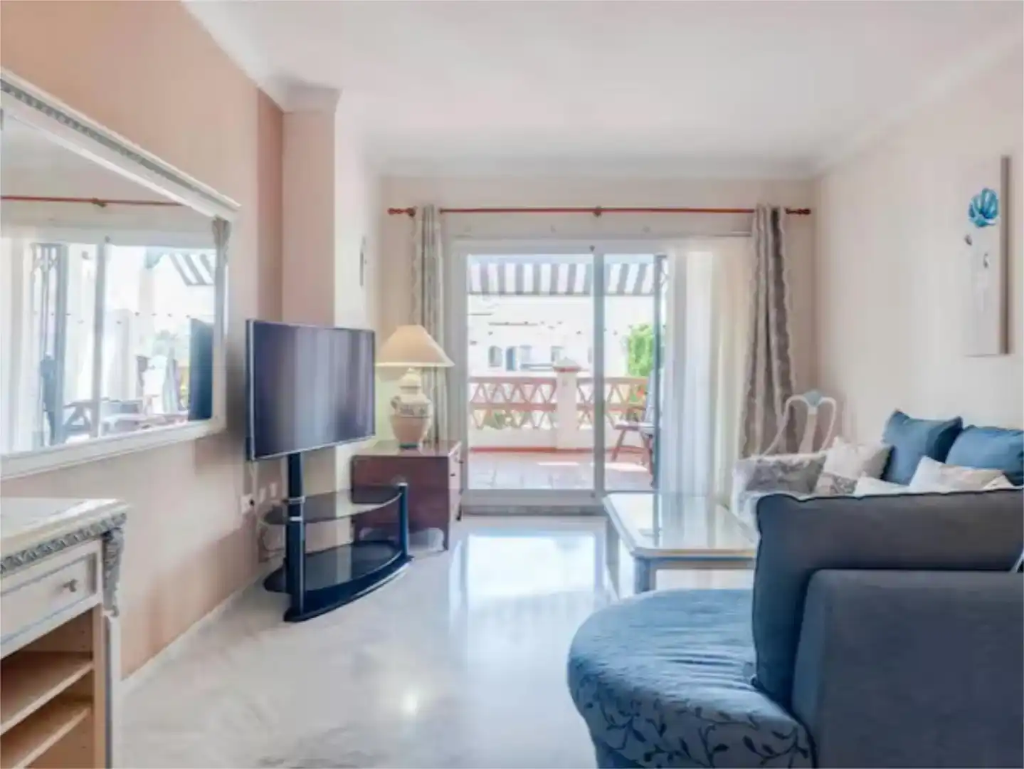 Living room of Flat for rent in Mijas  with Air Conditioner, Swimming Pool and Balcony