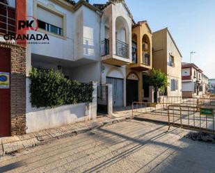 Vista exterior de Casa adosada en venda en Churriana de la Vega amb Aire condicionat