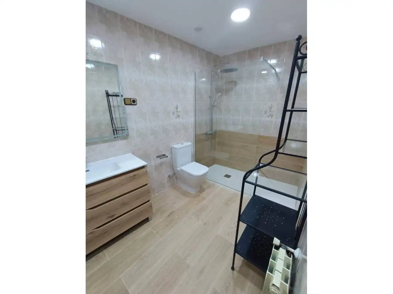 Baño de Piso de alquiler en Fuenlabrada con Calefacción, Terraza y Amueblado