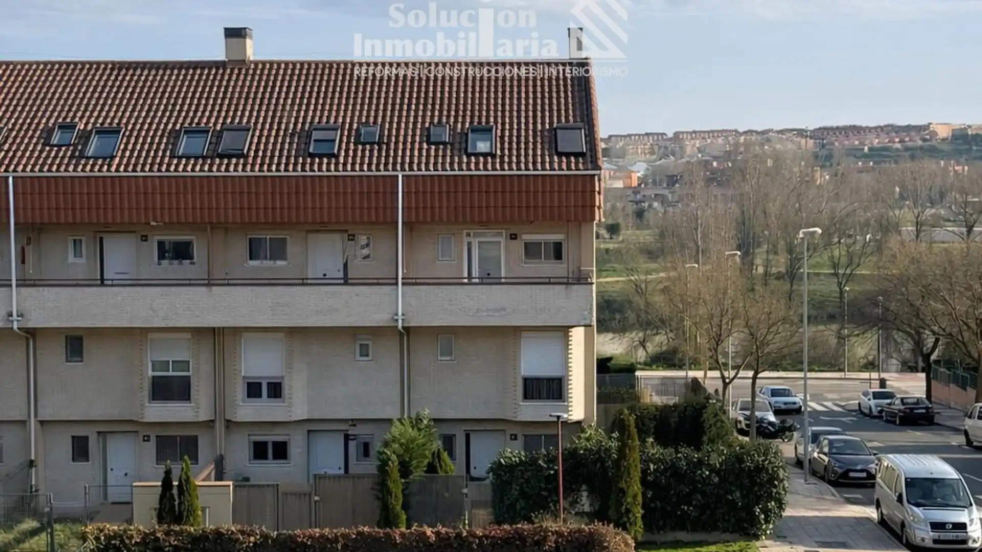 Vista exterior de Dúplex en venta en Salamanca Capital con Calefacción, Terraza y Piscina
