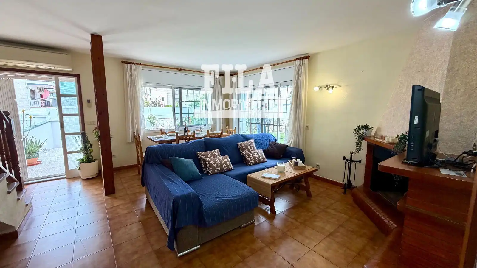 Vista exterior de Casa o xalet en venda en Cunit amb Aire condicionat, Calefacció i Jardí privat