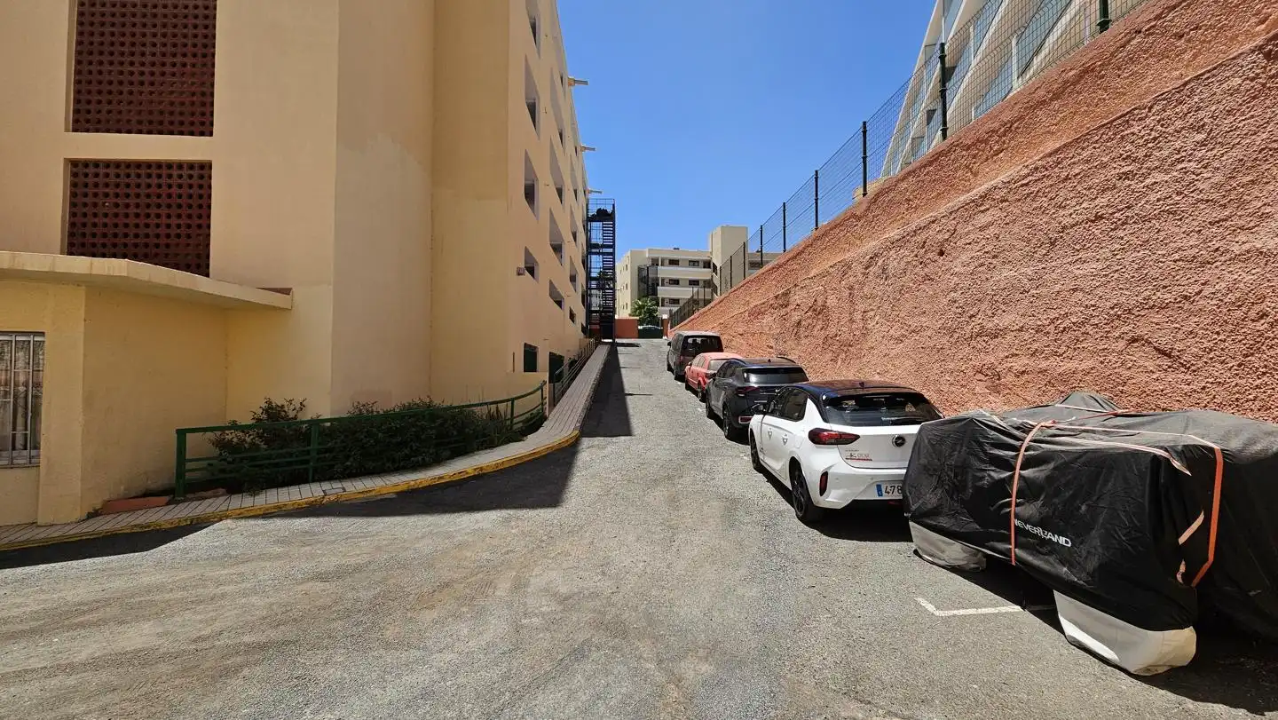 Aparcament de Planta baixa en venda en San Bartolomé de Tirajana amb Terrassa, Moblat i Piscina comunitària