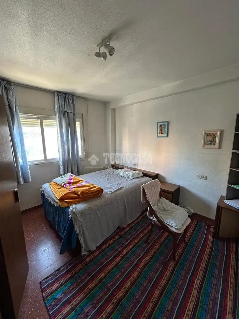 Habitación de Piso en venta en Granada con Balcón
