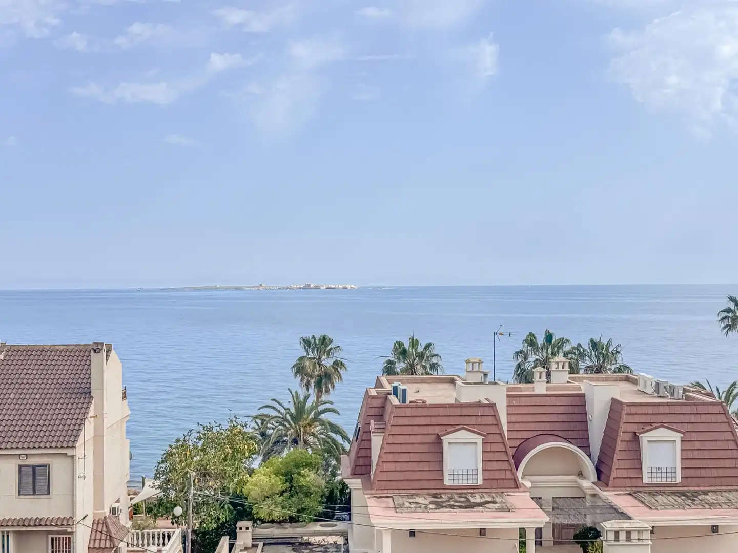 Vista exterior de Dúplex de alquiler en Santa Pola con Terraza, Trastero y Piscina